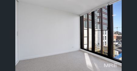 Convenient living at it's best - Photo 3