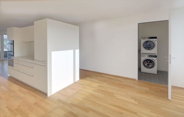 Modern and central - Photo 1