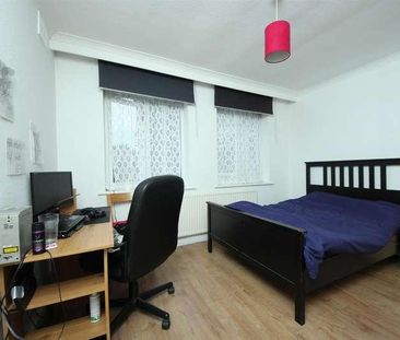 Carlisle Avenue, W3 - Photo 3