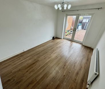 Pedmore Walk, Oldbury - Photo 2