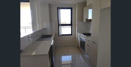 Contemporary And Spacious Apartment, Excellent Location - Close to all Amenities - Photo 3