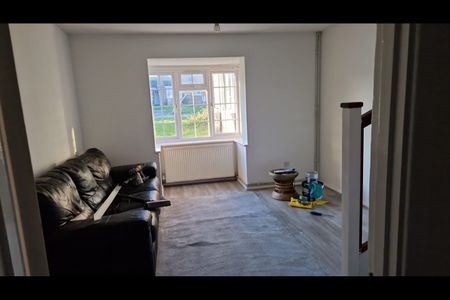 2 Bed Semi-Detached House, Coyney Green, LU3 - Photo 2