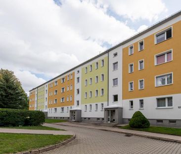 sonnige 2 Raumwohnung mit Dusche, großem Balkon und Blick in die Ferne - Foto 1