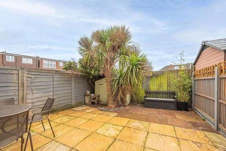 Finchley Park, North Finchley, N12 - Photo 2