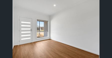 Stunning brand new home - Photo 2