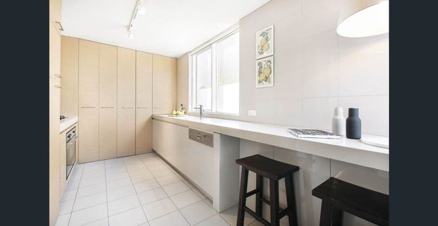 Renovated Ground Floor Elegance in Botanic Gardens Precinct - Will Not Last - Photo 1