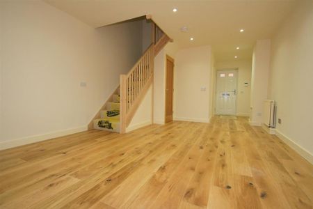 2 bedroom end of terrace house to rent - Photo 2