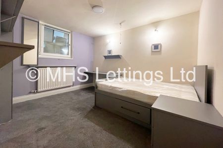 3 Bedroom Ground Floor Flat for rent in Regent Park Terrace - Photo 4