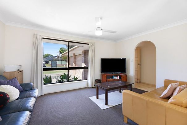 31 Lakeridge Drive, Varsity Lakes QLD 4227 - House For Rent | Domain - Photo 1