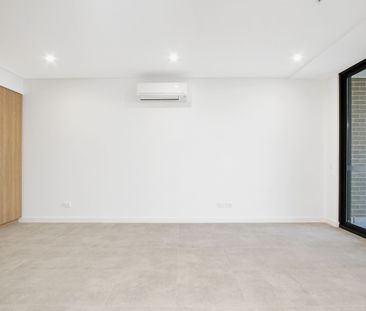Near new, 2 bedroom apartment available - Photo 3