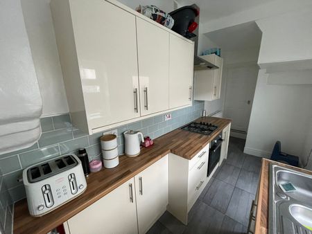 2 Bed Terraced House, Knights Road, B11 - Photo 5