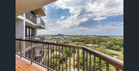 Immaculate apartment adjoining the Coolangatta Tweed Golf Course with 180° Ocean Views from Coolangatta to Fingal. - Photo 4