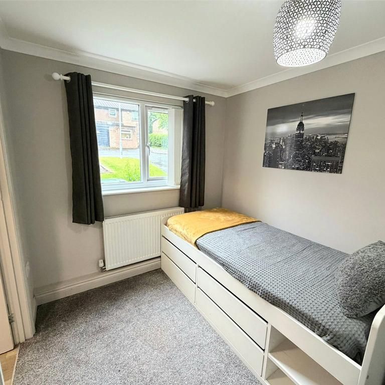 1 bedroom in a house share to rent - Photo 1