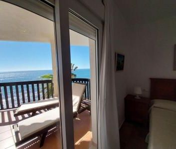 Seasonal rental apartment with frontal sea views in a first line be... - Photo 3