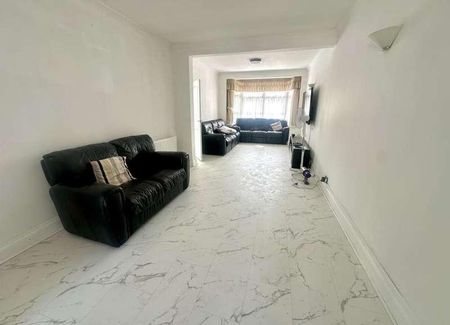 Park Avenue, Southall, UB1 - Photo 4