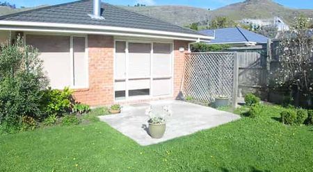 *** TIDY THREE BEDROOM HOUSE *** - Photo 2