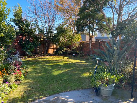 Located in a Beautiful and Popular Family Neighbourhood! - Photo 1