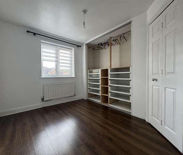 Franklin House. Twickenham Close, Swindon, SN3 - Photo 6