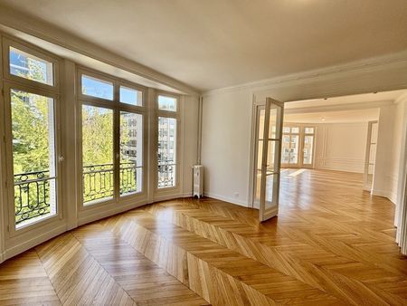 Tout savoir sur cet appartement à Paris 8ème - Photo 2
