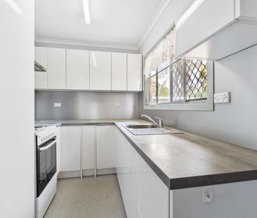 SPACIOUS FAMILY HOME IN HEART OF BEENLEIGH! - Photo 4