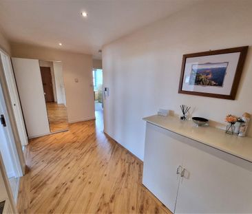 3 bedroom flat to rent - Photo 1