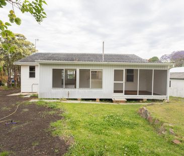 Family sized 3-bedroom home right near the beach in Nelson Bay! - Photo 2