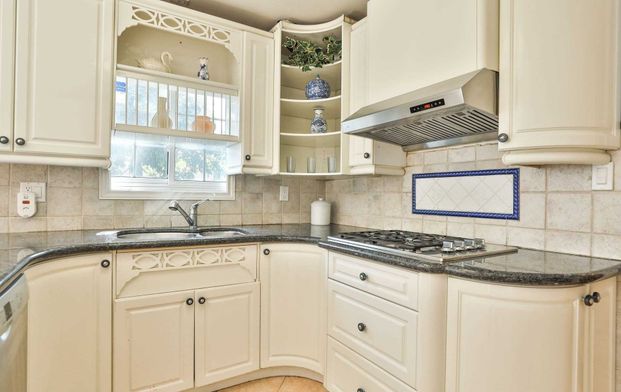 For Lease - 2100 Waycross Crescent, Mississauga, Ontario - Photo 1