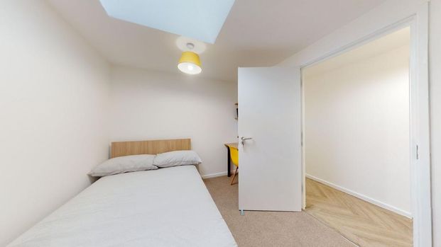 4 bedroom flat to rent - Photo 1