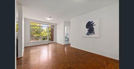 Comfortable Two-Bedroom Apartment with Parking - Photo 4