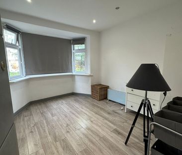 Ground Floor self contained studio flat ideal for couple- 1200 pcm ... - Photo 5