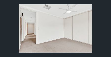 Spacious 3 Bedroom Home! - Photo 4