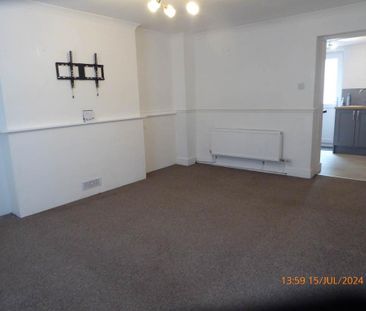 2 bedroom end of terrace house to rent - Photo 2