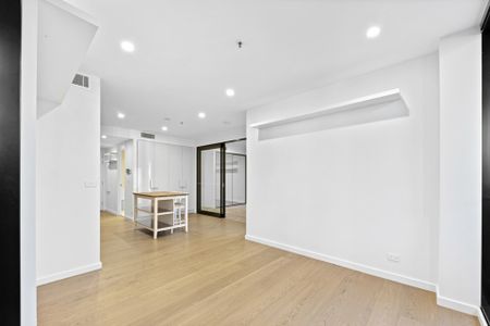 Luxury Living At The Griffin - Photo 3