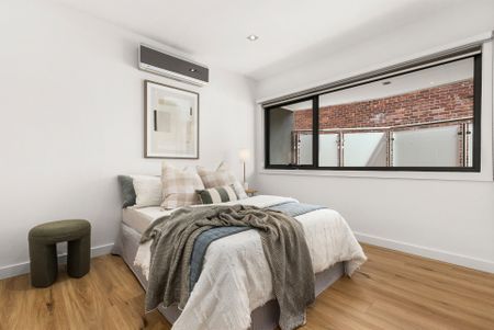 Architectural Residence Enjoying Stunning City Views! - Photo 4