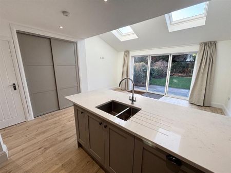 3 bedroom terraced house to rent - Photo 5