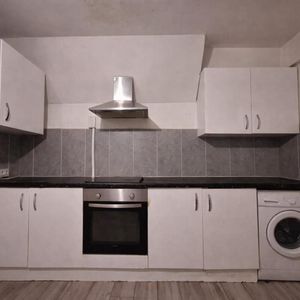 North Circular Road, London NW2 - Photo 2