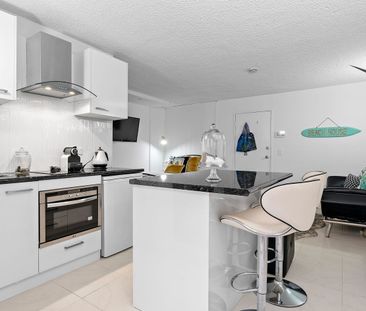 Perfect Lifestyle in Your Modern Sunlit Studio - FURNISHED - Photo 5