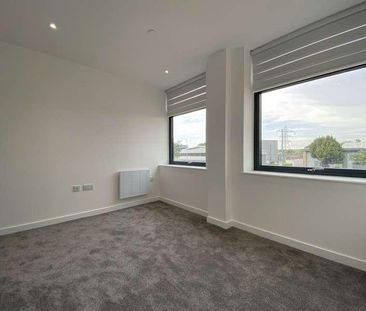 London Road, Staines-upon-thames, Surrey, TW18 - Photo 2