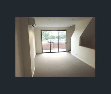 Convenient location in Bayswater - Photo 1