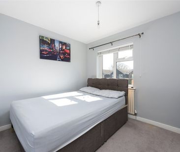 Snowdrop Way, Woking, Surrey, GU24 - Photo 3
