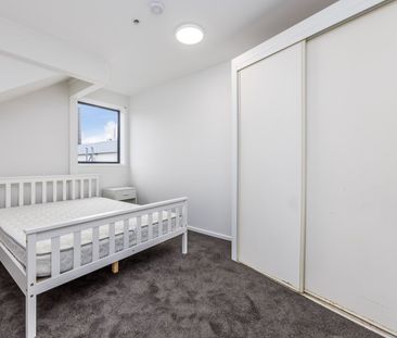 Fresh, Furnished & Ready to Move In - Central City Living - Photo 5