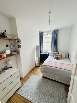 Room in a Shared Flat, Tompion House, EC1V - Photo 1