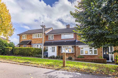 3 bed Terraced for rent - Photo 2