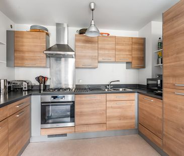 Flat to rent - Tarves Way, London, SE10 - Photo 3