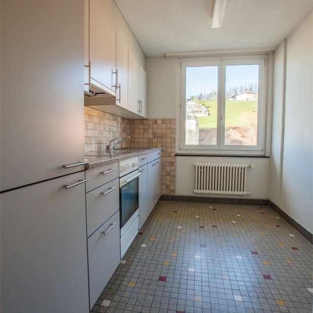 "Helle 3.5-Zimmer-Wohnung mit Balkon in Herisau" - Photo 1