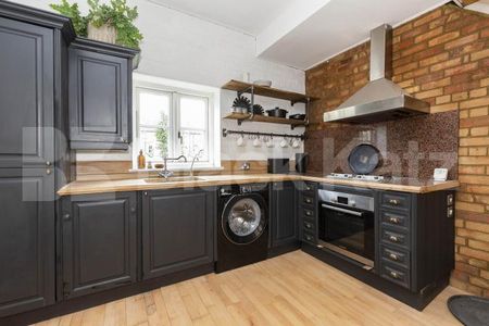 Stunning mid-Terrace house tucked away on a quiet mews Street - Photo 5