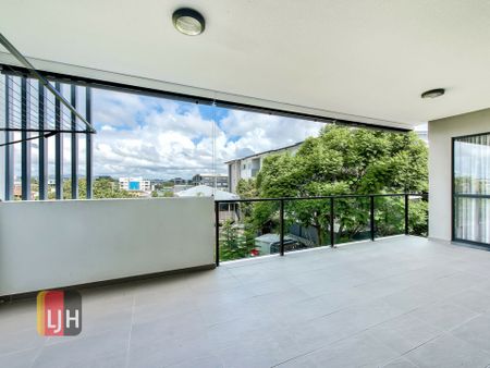 LOW MAINTENANCE LIVING - 2 CAR SPACES & LIFT ACCESS TO UNIT ! - Photo 5