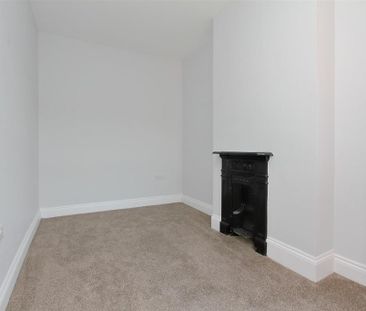 3 bedroom end of terrace house to rent - Photo 6