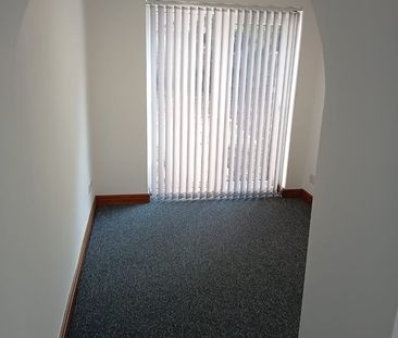 Bedsit, Romney Way, SK5 - Photo 6