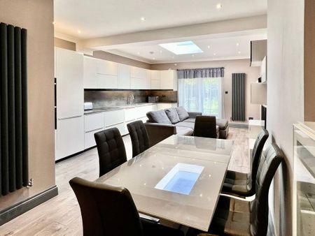 4 bedroom terraced house to rent - Photo 3